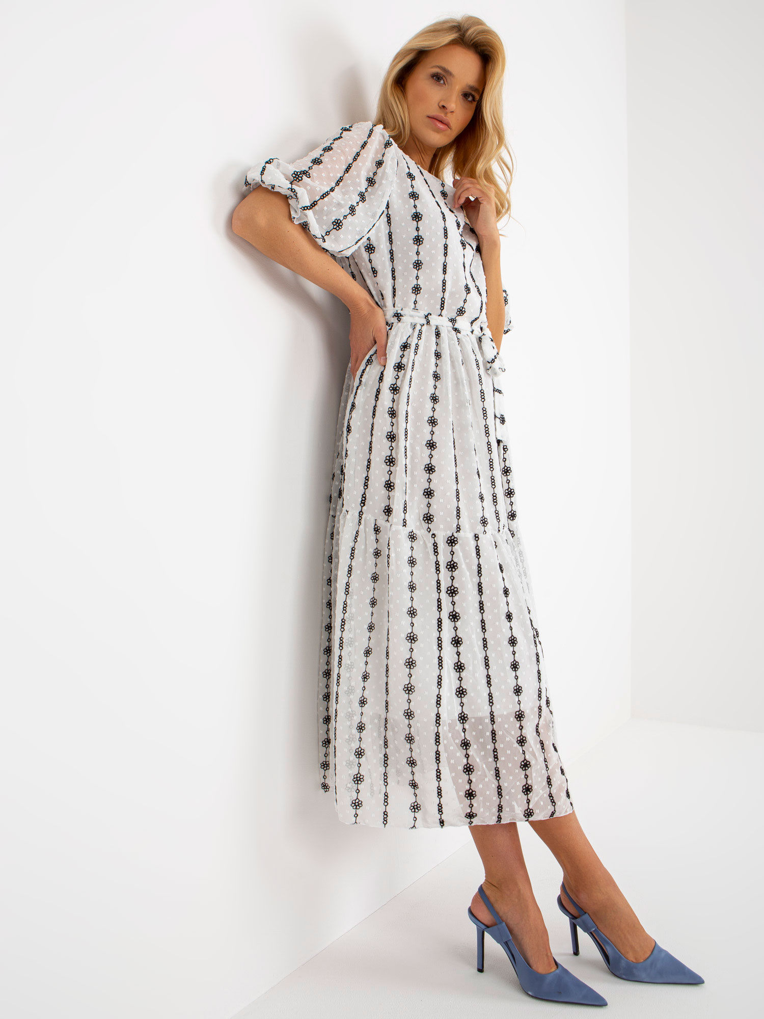 Hurt schwarz-weiße ausgestellte Kleid mit Rüsche.