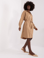 Hurt Camelowa midi sukienka z kołnierzem ZULUNA