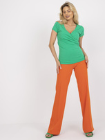 Zielony kopertowy t-shirt basic z bawełny RUE PARIS 