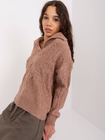 Hurt Brązowy sweter z warkoczami o luźnym kroju