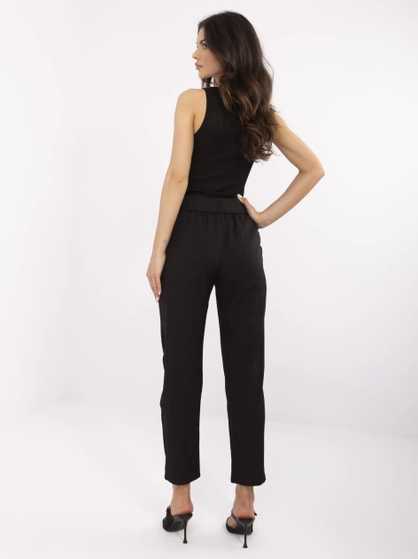 Czarne garniturowe spodnie z kieszeniami