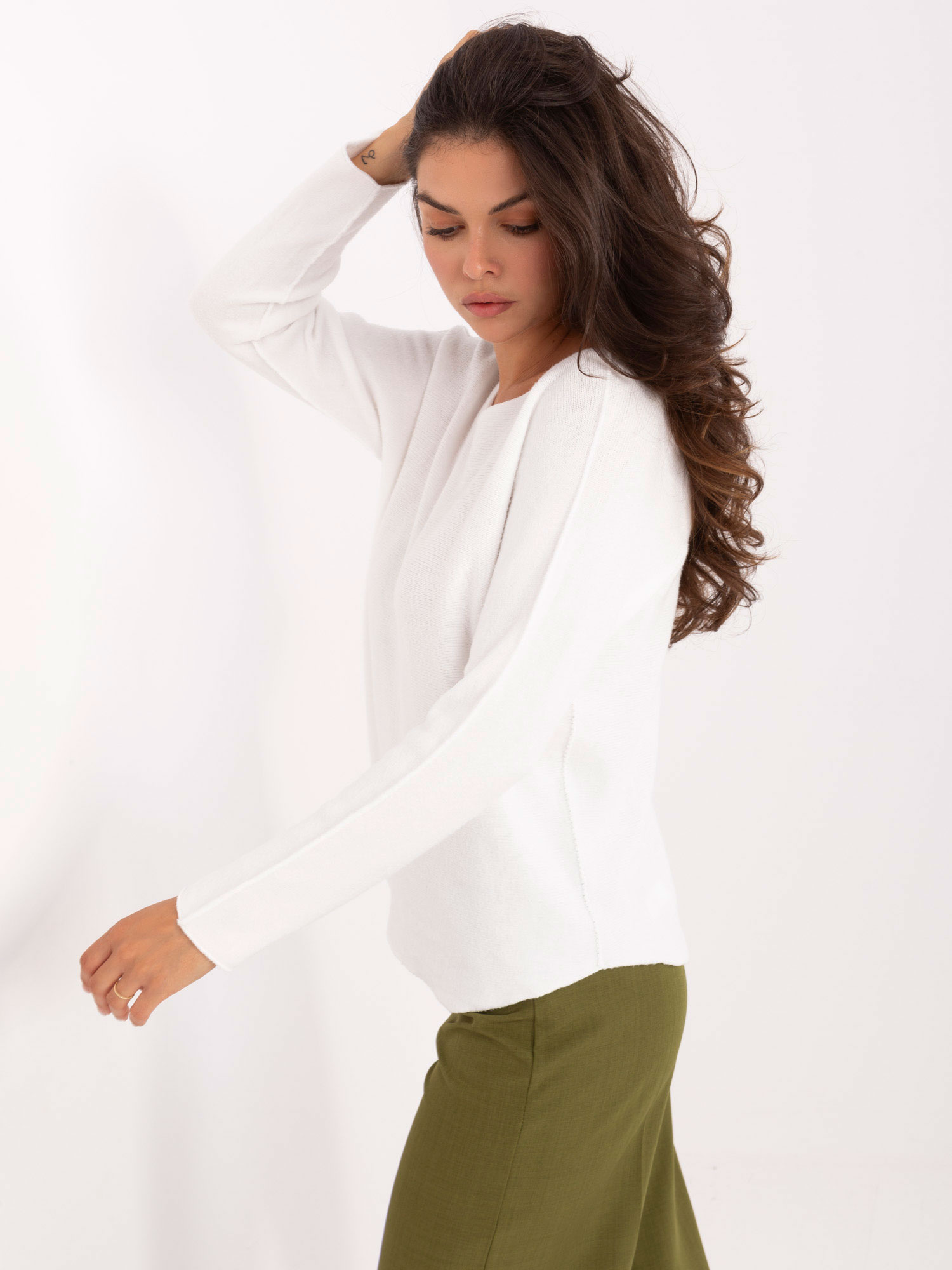 White women's sweater with viscose.