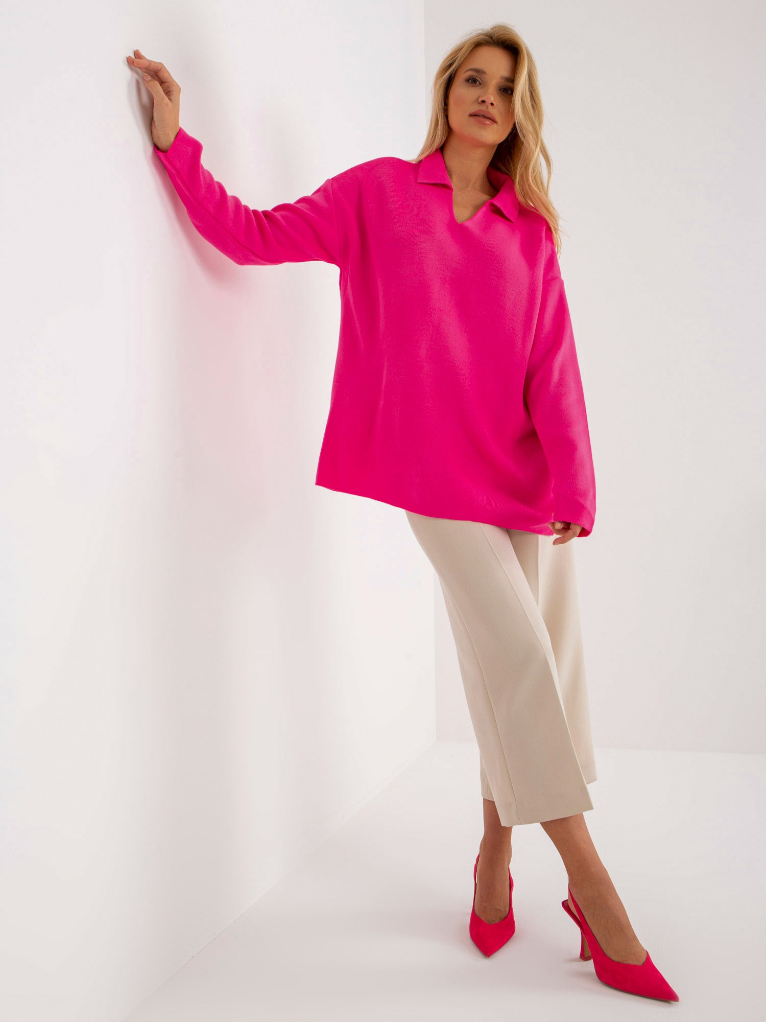Fluo różowy damski sweter oversize z kołnierzykiem RUE PARIS