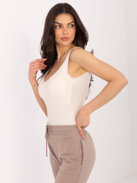 Jasnobeżowy top z wbudowanym biustonoszem