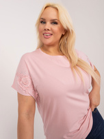 Hurt Jasnoróżowa bluzka plus size z kwiatową aplikacją