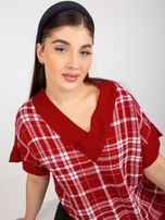 Hurtownia Czerwona dzianinowa kamizelka plus size w kratę 