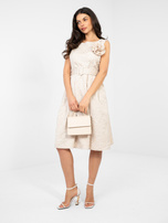Helle beige elegante Kleid mit Blumenbrosche RUE PARIS.