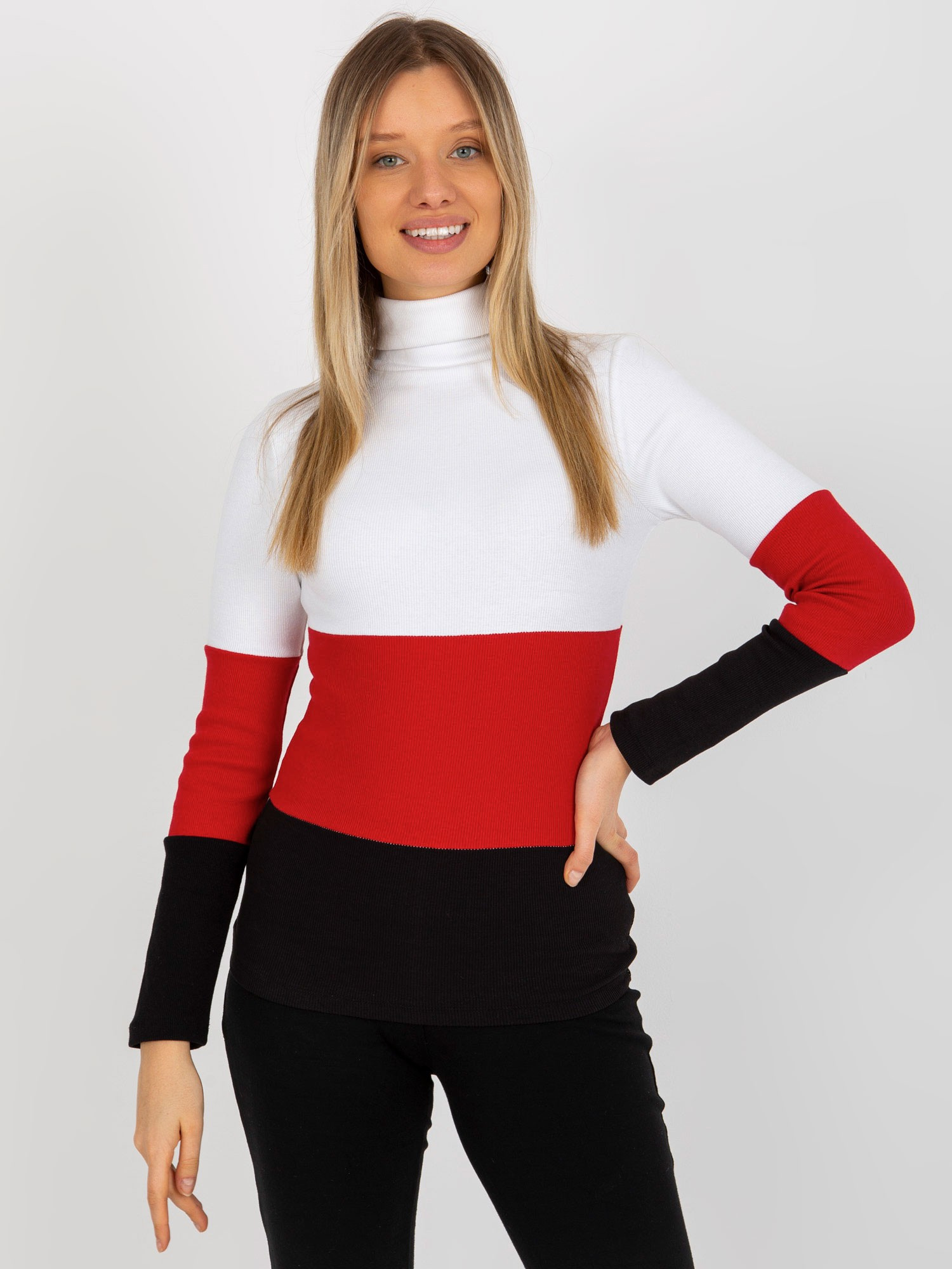 Ecru-czerwona prążkowana bluzka basic z golfem
