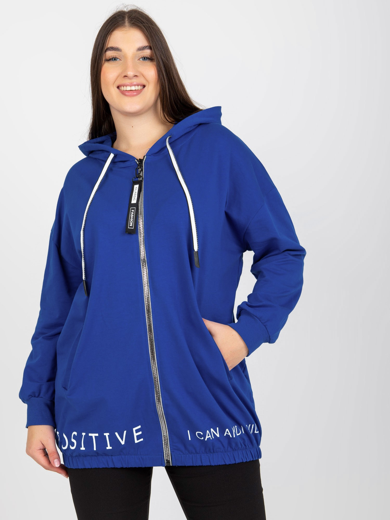Ciemnoniebieska rozpinana bluza plus size z napisami