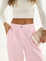 Jasnoróżowe sztruksowe spodnie z zakładkami RUE PARIS 