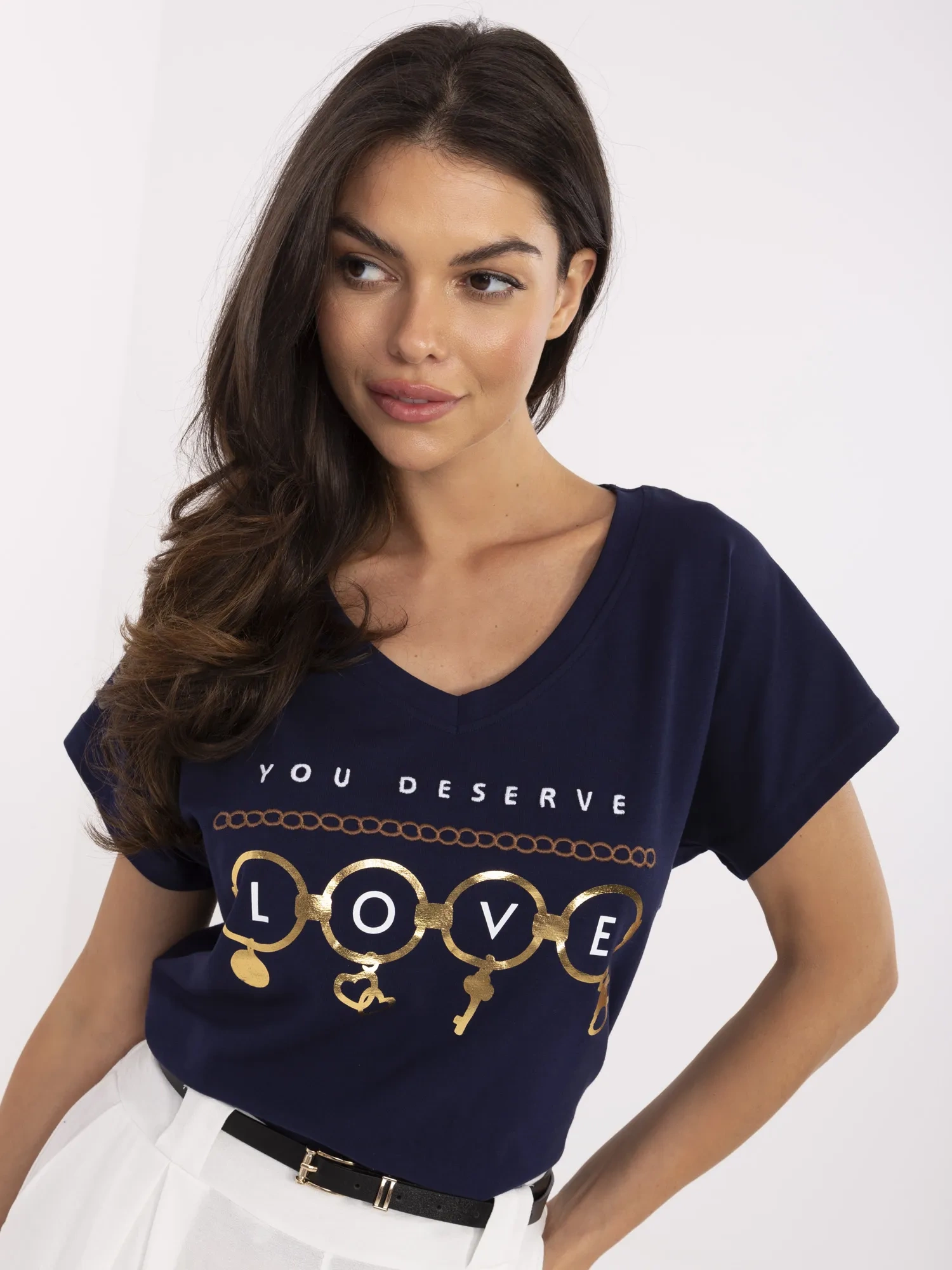 Dunkelblaues Baumwoll-T-Shirt mit Druck.