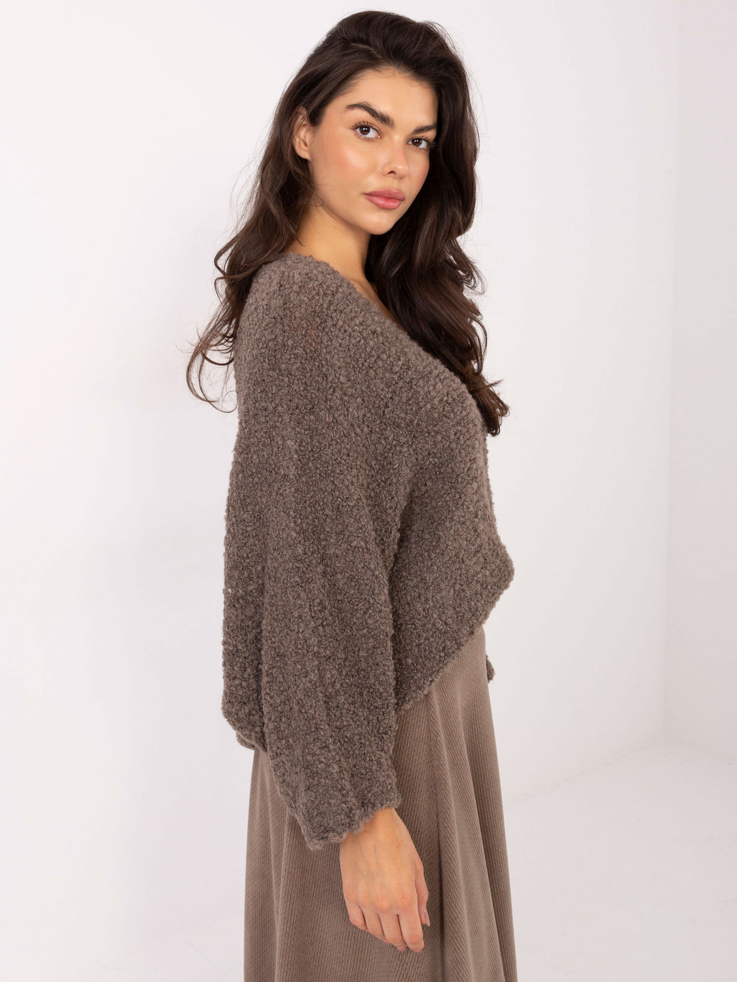 Sweter ciemny bezowy