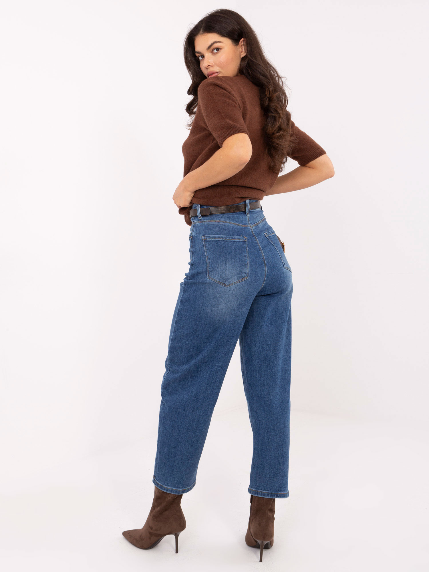 Ciemnoniebieskie jeansy baloon z paskiem 