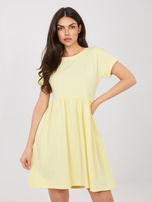 Pastelowa żółta letnia sukienka z krótkim rękawem RUE PARIS 