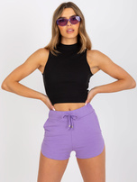 Černý pruhovaný basic top bez rukávů.