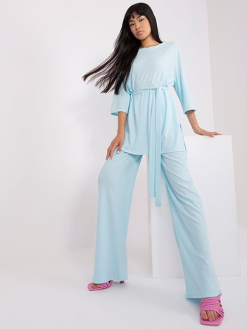 Hurt light blue casual set with an oversized blouse.