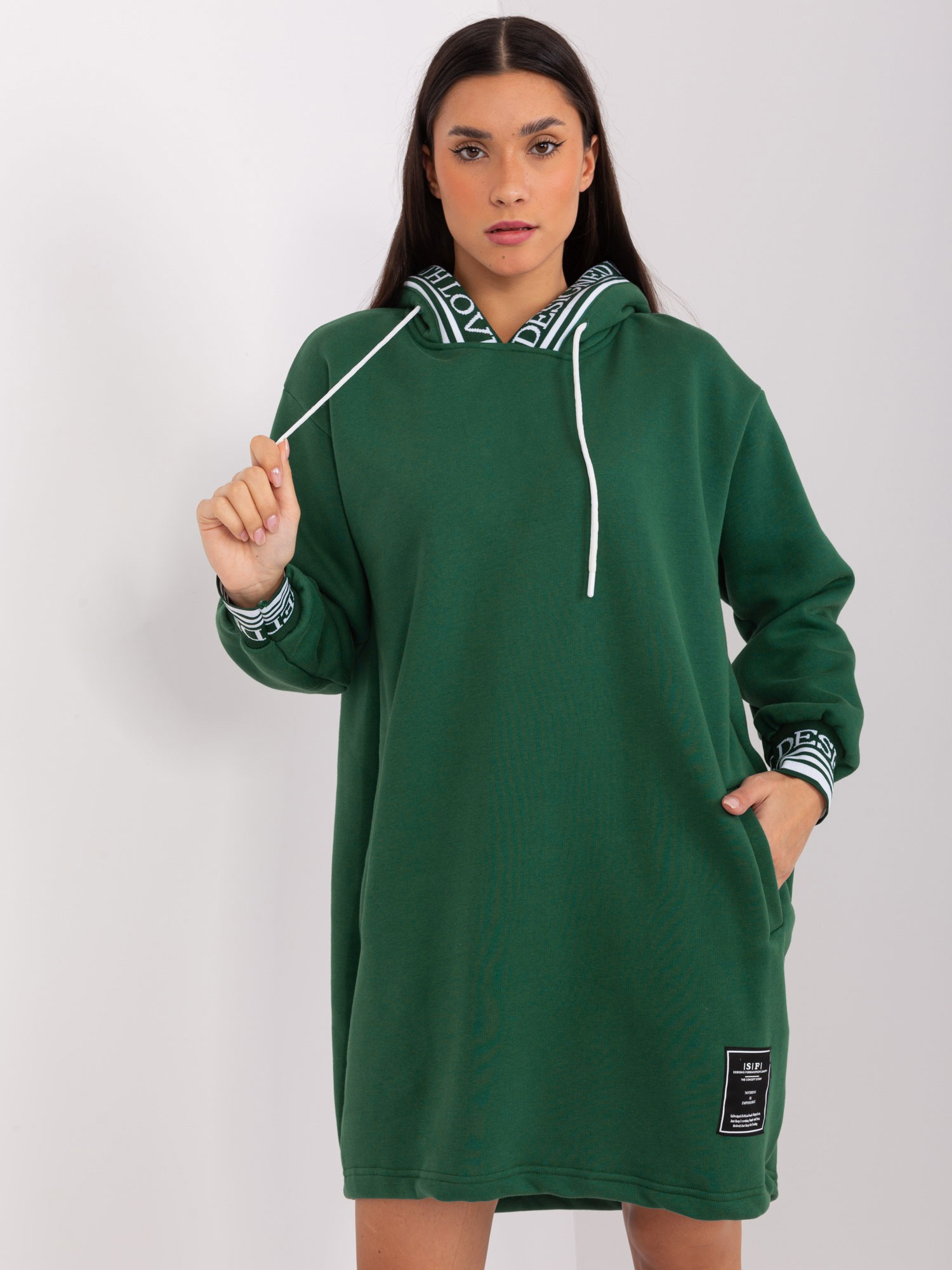 Ciemnozielona sukienka dresowa z kapturem