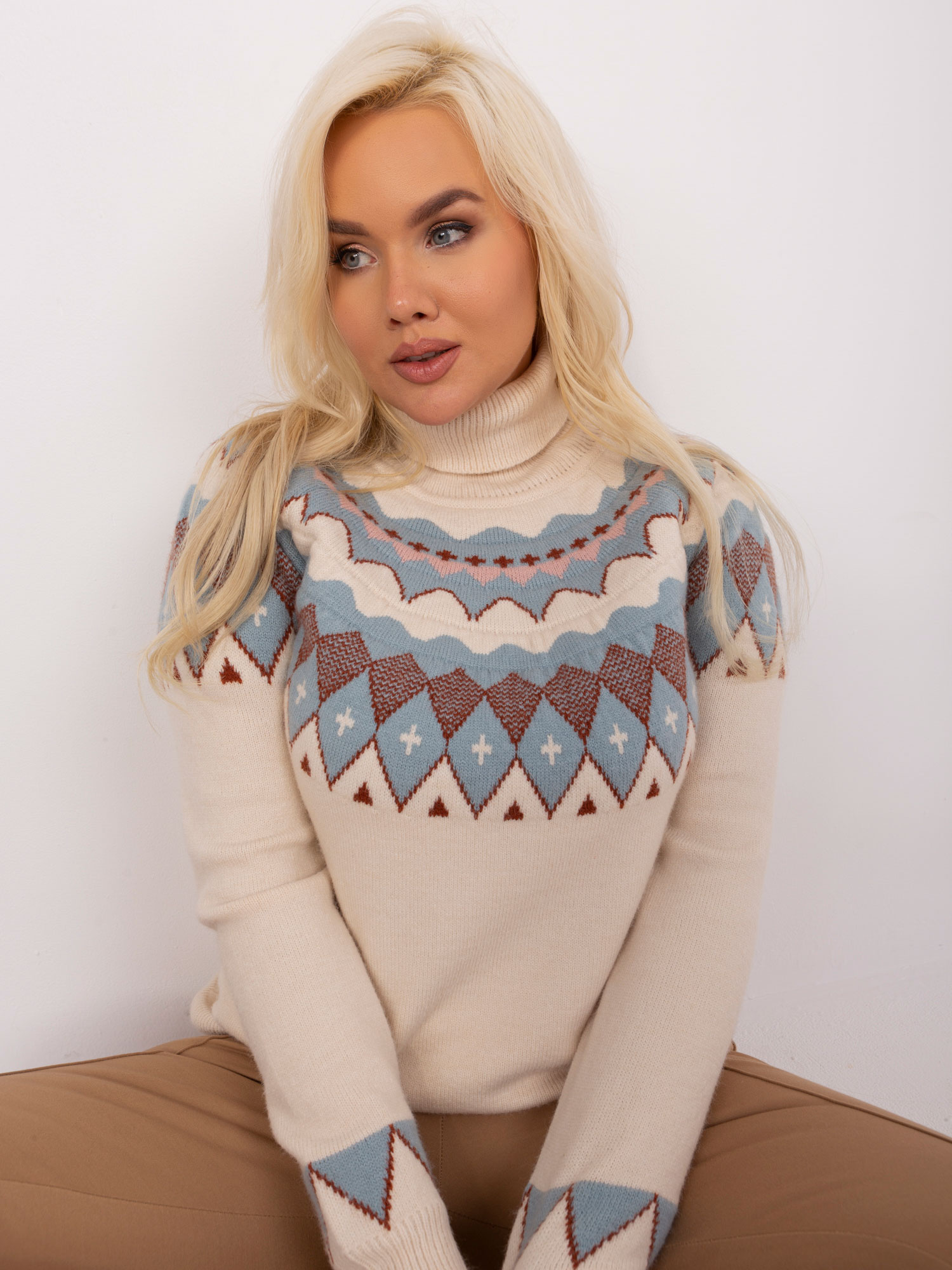 Hurt Jasnobeżowy damski sweter plus size we wzory 