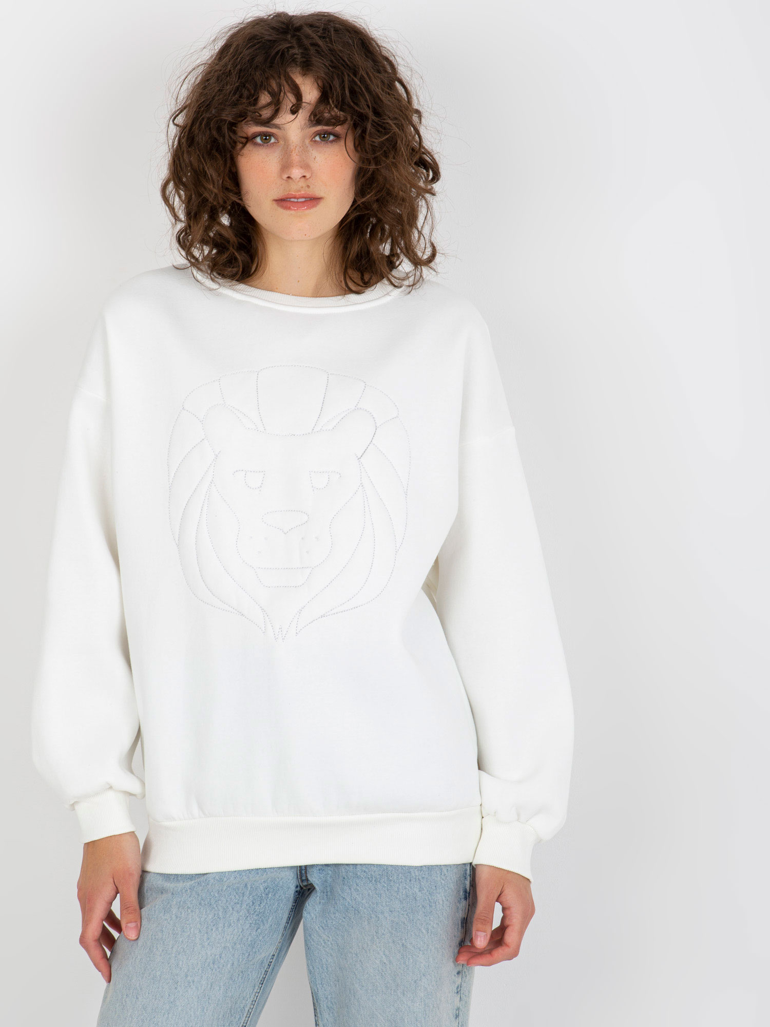 Ecru dresowa bluza bez kaptura z haftem
