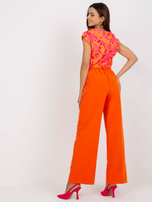 Pomarańczowe spodnie z materiału z szeroką nogawką