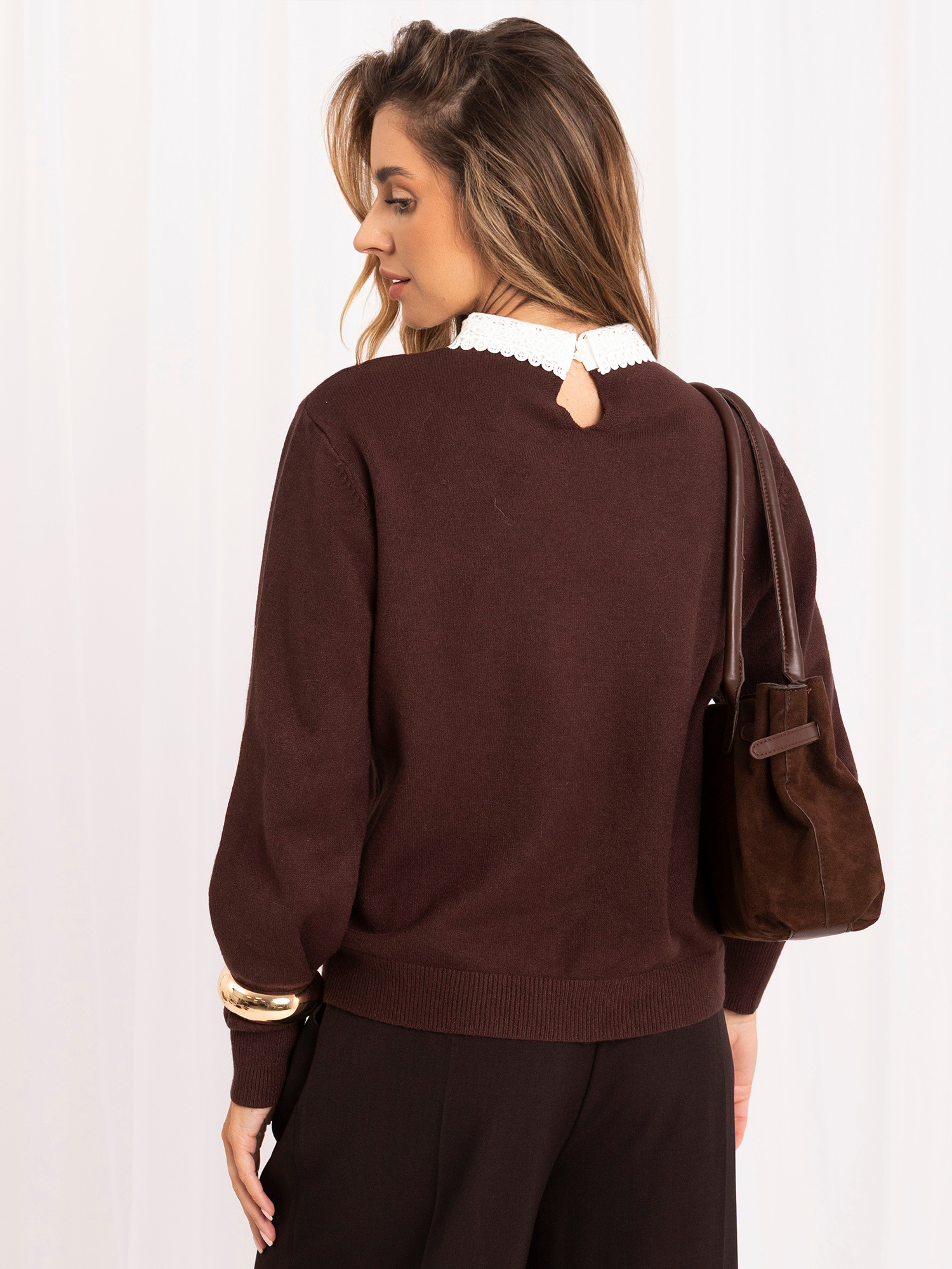Brązowy elegancki sweter z kołnierzem 