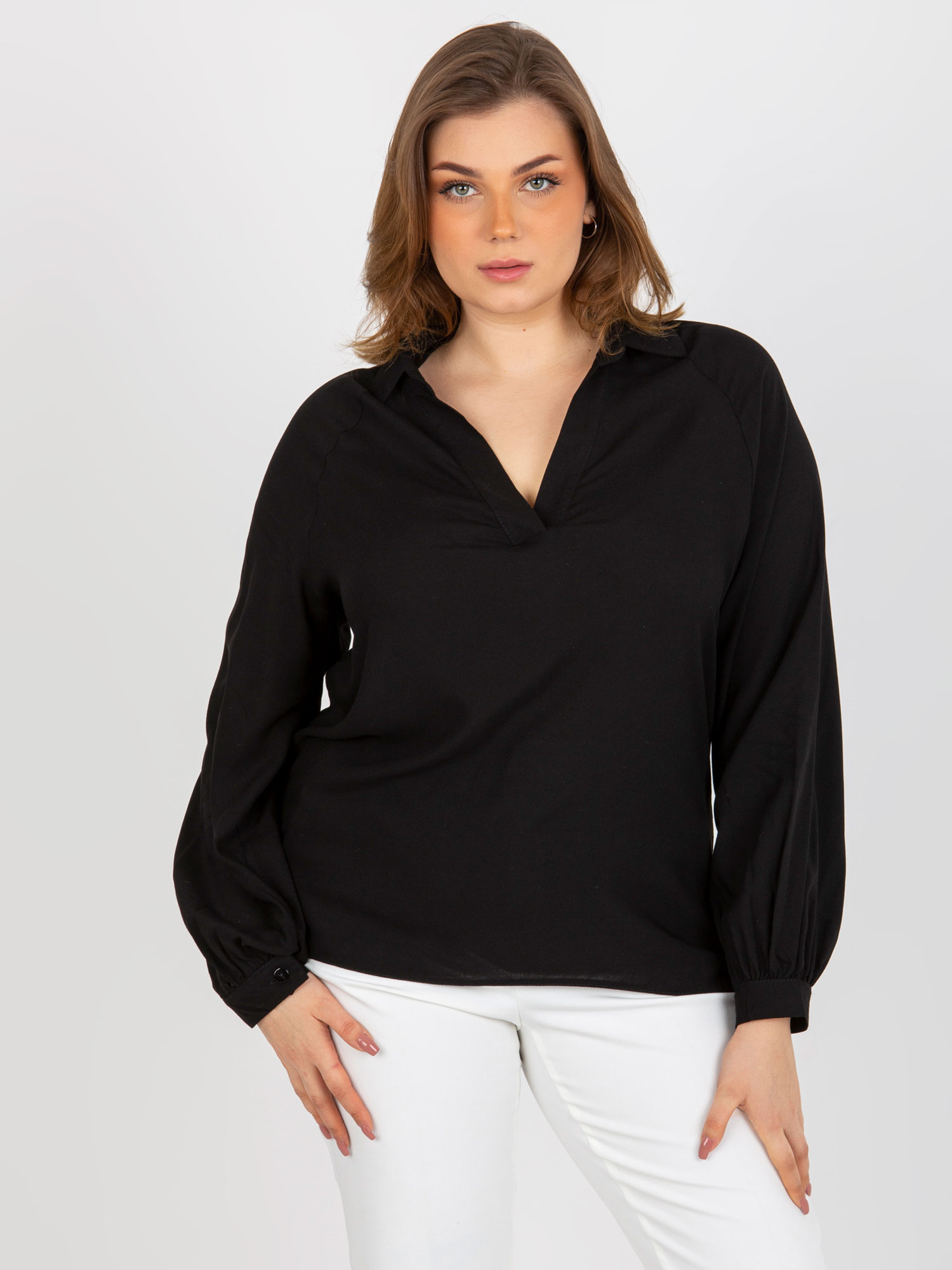 Czarna koszulowa bluzka plus size z wiskozy