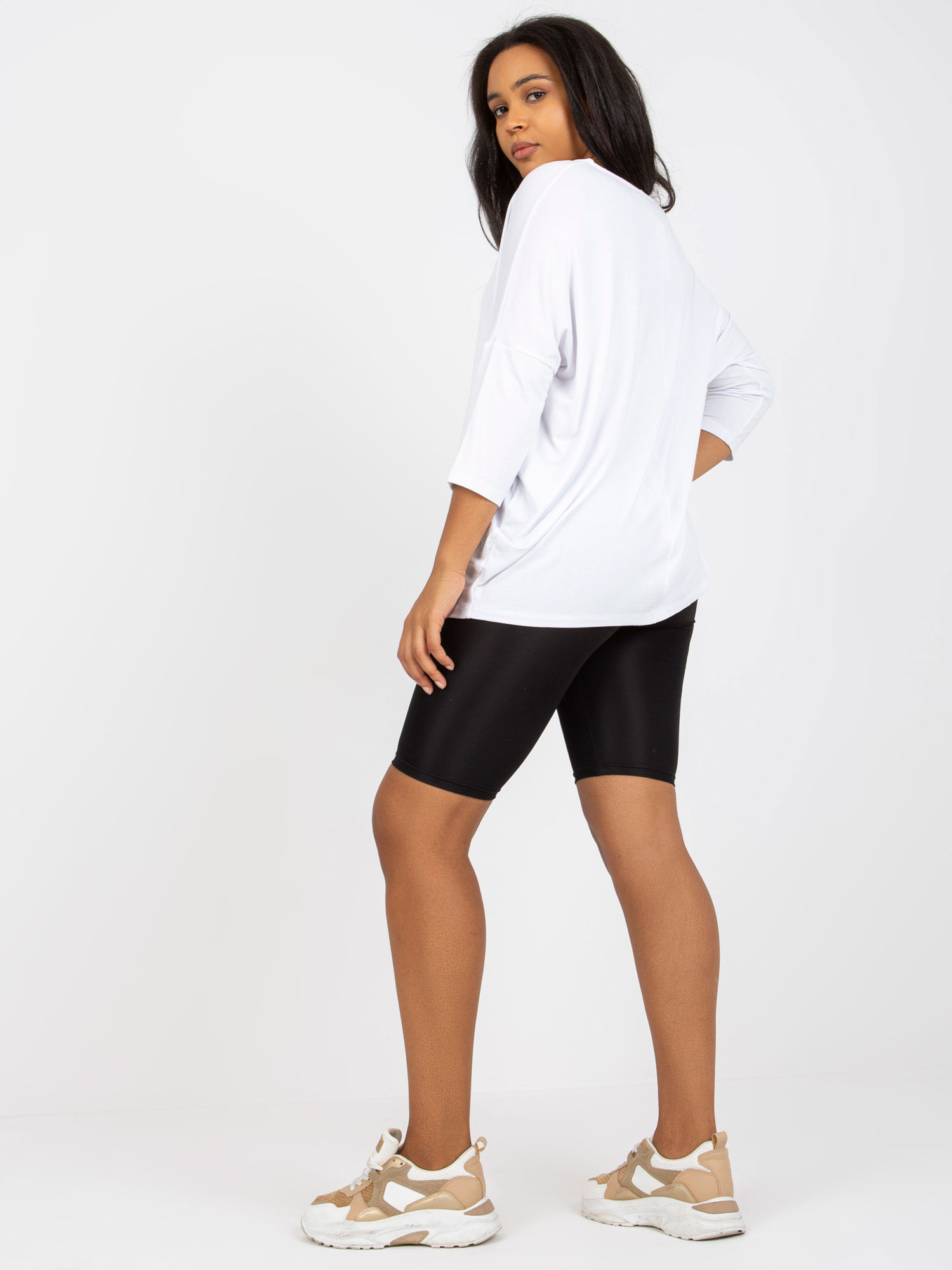 Czarna gładka bluzka plus size z bawełny