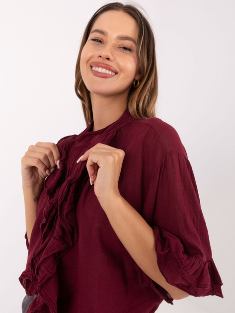 Bordowa koszula z falbankami przy rękawach