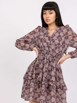 Brązowa wzorzysta sukienka z falbaną Kim OCH BELLA