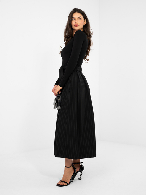 Czarna elegancka spódnica z wszytym paskiem