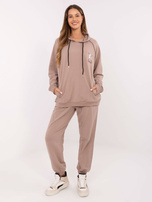 Ciemnobeżowy dresowy komplet z haftem