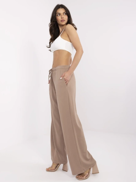 Ciemnobeżowe dresowe spodnie basic z prostą nogawką