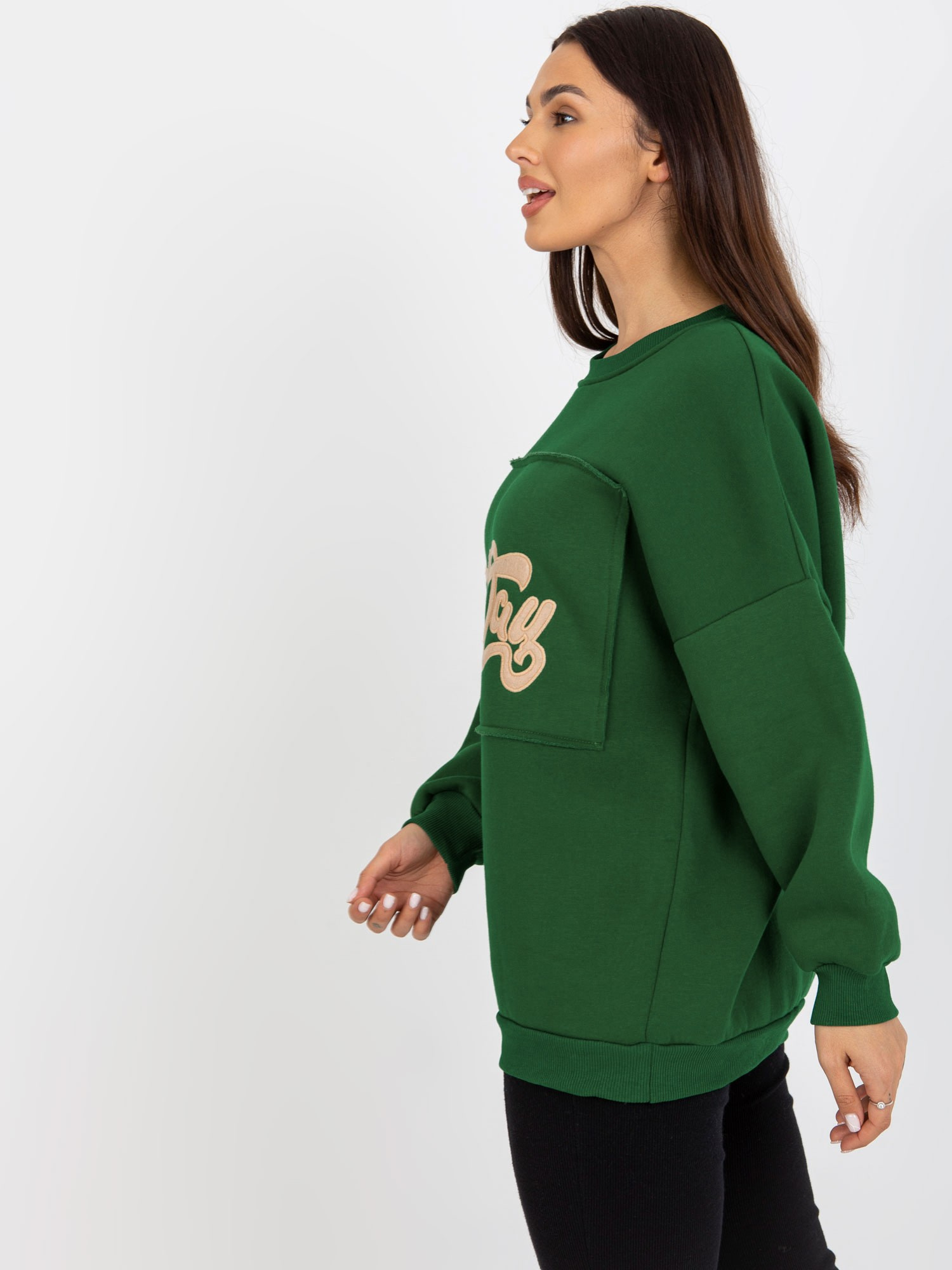 Hurt Ciemnozielona dresowa bluza bez kaptura z naszywkami 