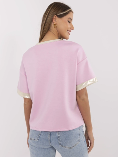Różowa bluzka oversize ze złotymi wstawkami