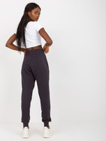 Hurtownia Grafitowe dresowe spodnie basic z kieszeniami 