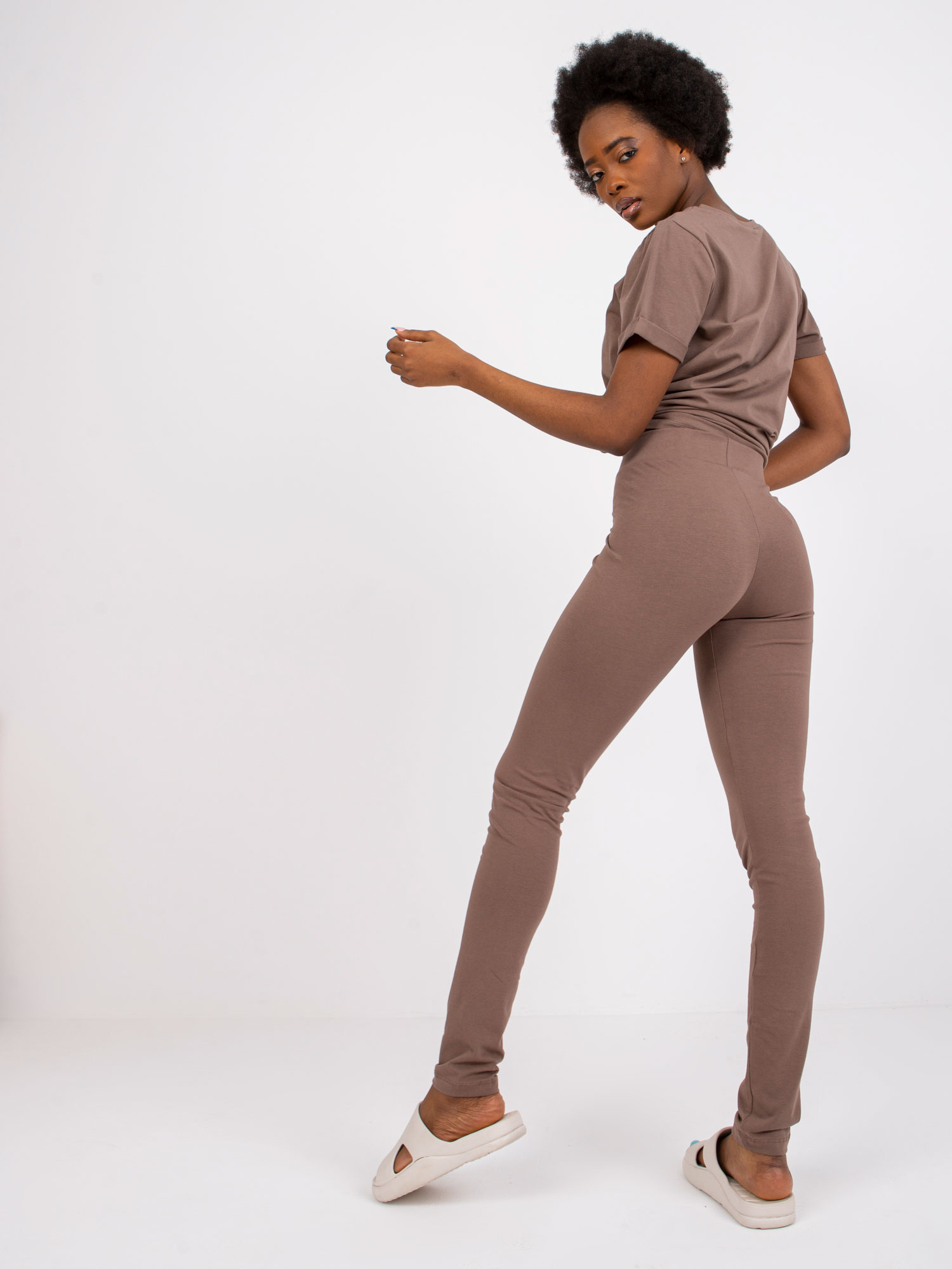 Kawowe legginsy Basic