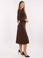 Brązowa midi sukienka z dekoltem w łódkę