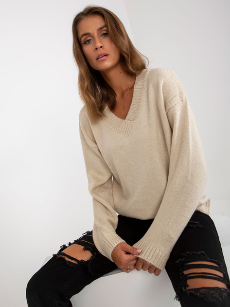 Hurtownia Beżowy dzianinowy sweter klasyczny RUE PARIS