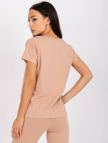 Camelowy luźny damski t-shirt basic Arlette 