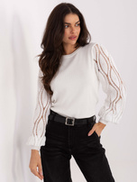 Ecru eleganter Pullover mit Spitzenärmeln.