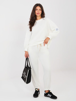 Ecru komplet ze spodniami joggerami