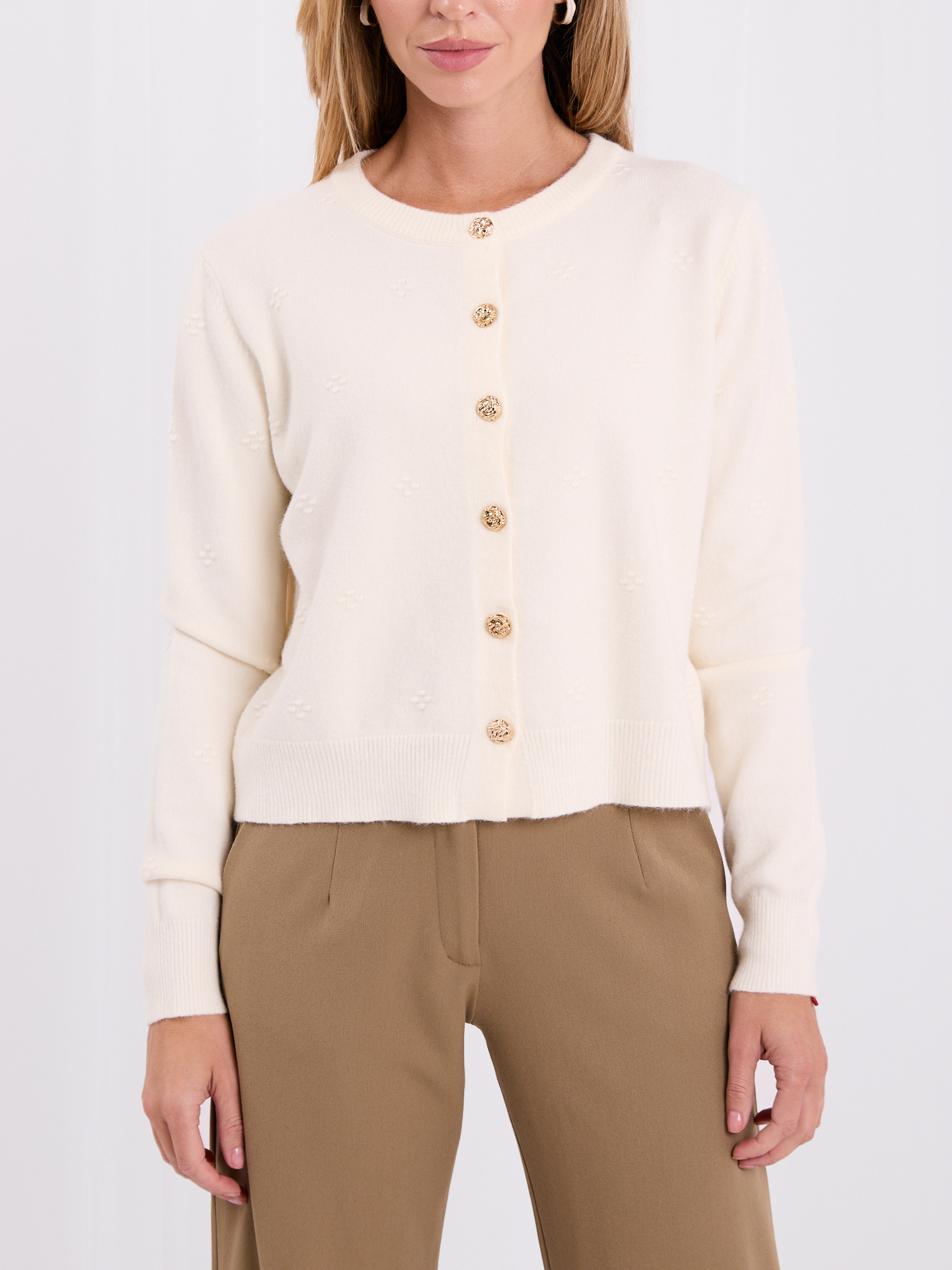 Ecru elegant cardigan with structural patterns.