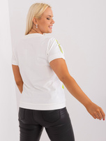 Hurtownia Ecru-jasnozielona bluzka damska plus size z trójkątnym dekoltem