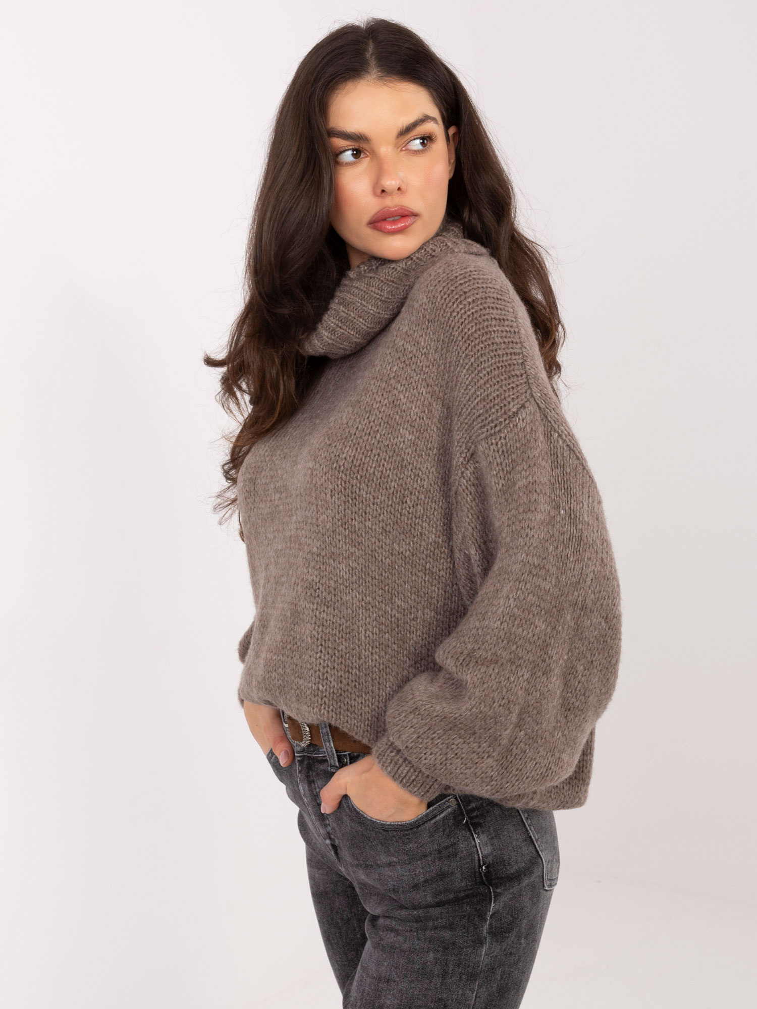 Sweter ciemny bezowy