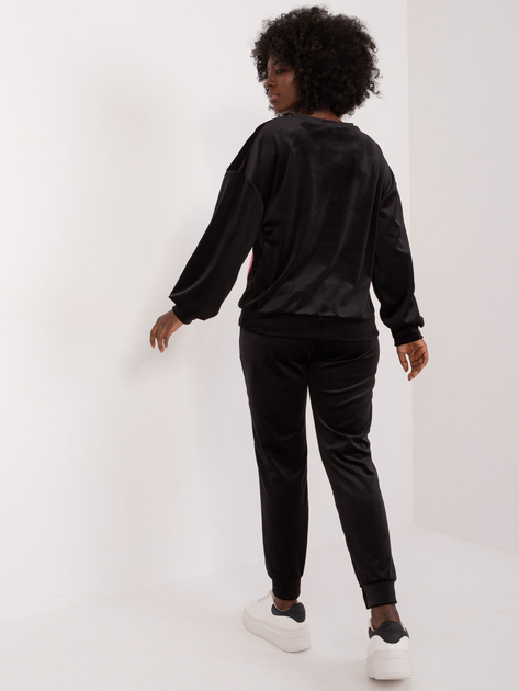 Hurtownia Czarny komplet welurowy z bluzą w kwiaty