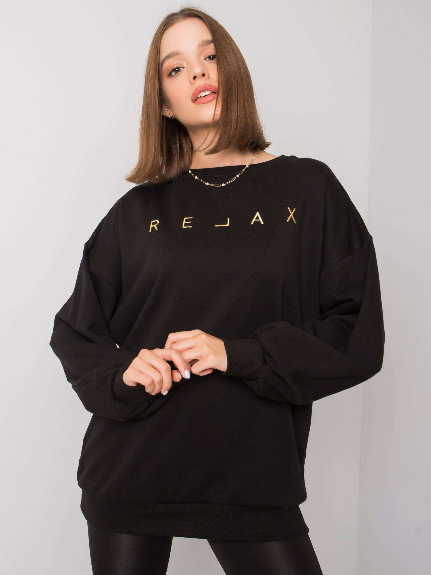 Czarna bluza z napisem Adelynn