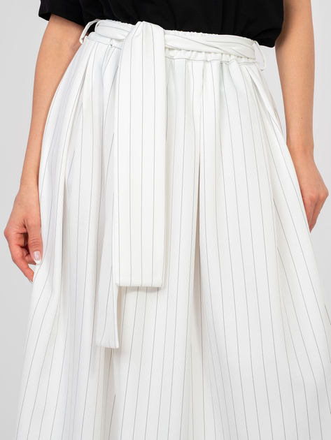 Ecru midi spódnica z kieszeniami