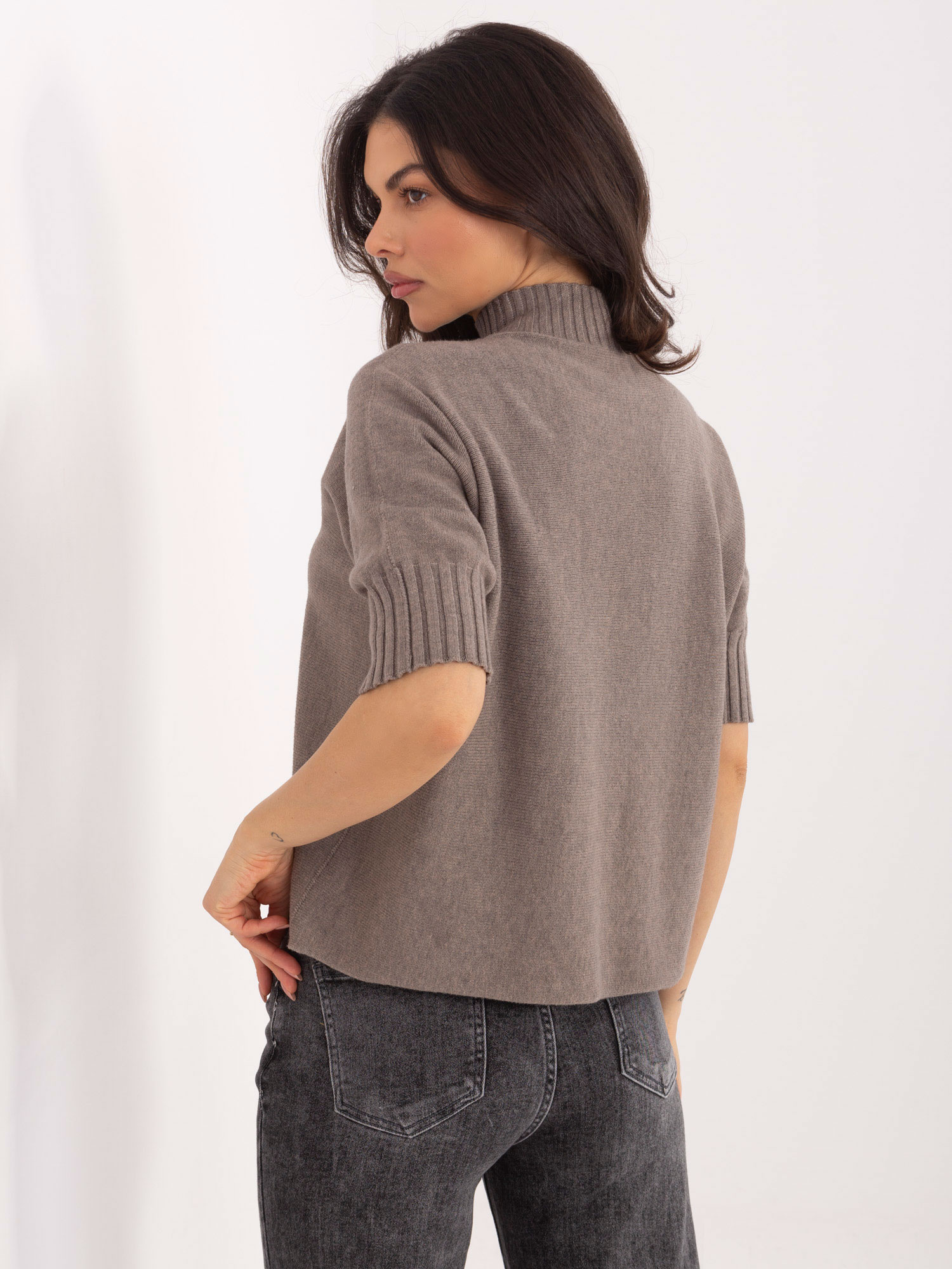 Sweter ciemny bezowy