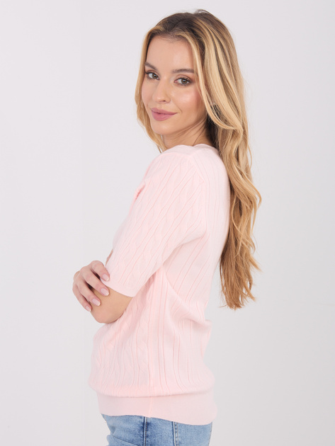 Jasnoróżowy sweter z miękkiej dzianiny