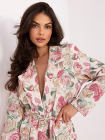 Różowa elegancka marynarka z wiązanym paskiem